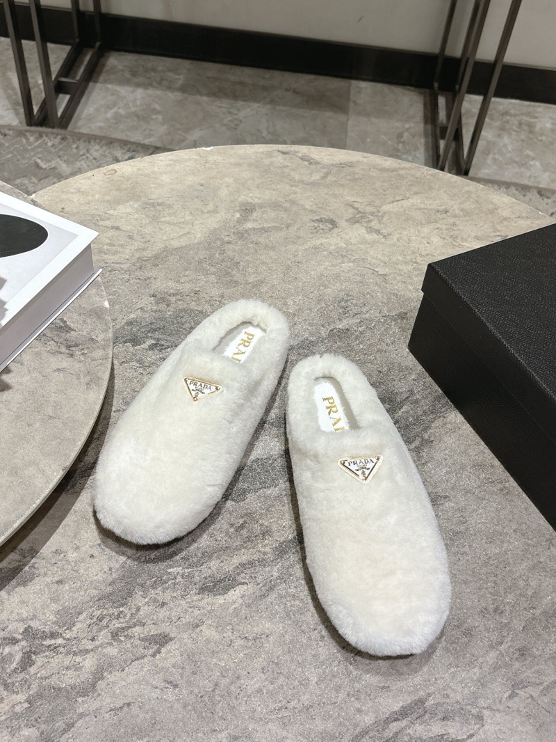 Pra*a slippers